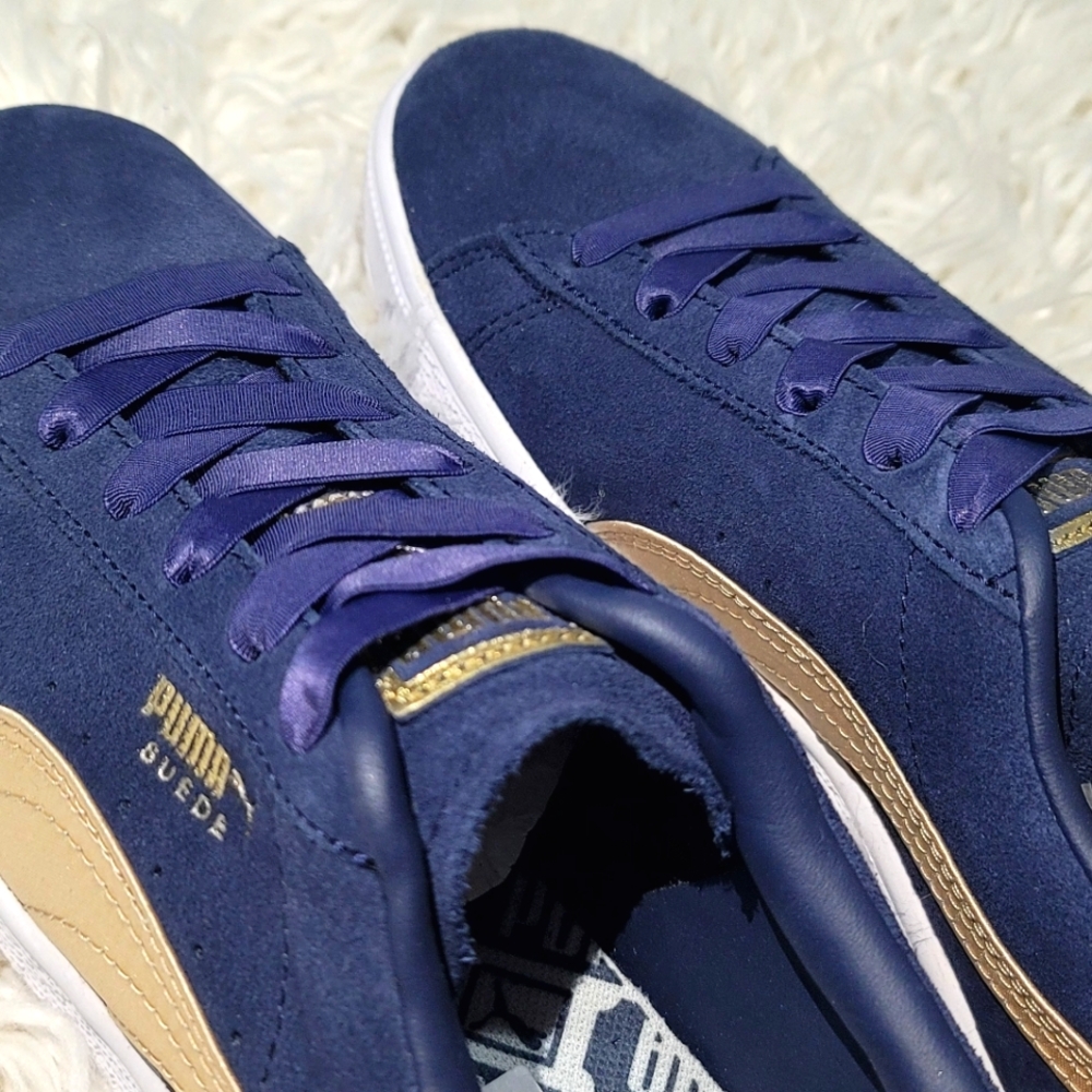 Women blue suede Pumas/New without box - Picture 4 of 6